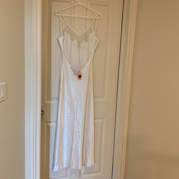 🌟HP🌟NWT Lingerie White Night Gown - size M - Picture 4 of 9